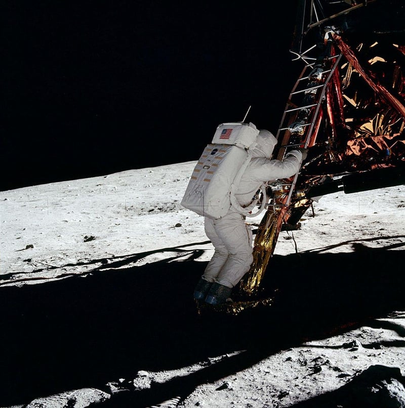 Spaceman Cosmonaut Moon Landing